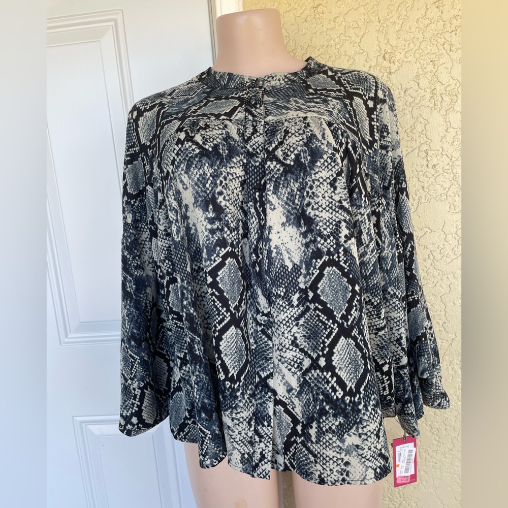 Vince Camuto Monochrome Snake Print Blouse